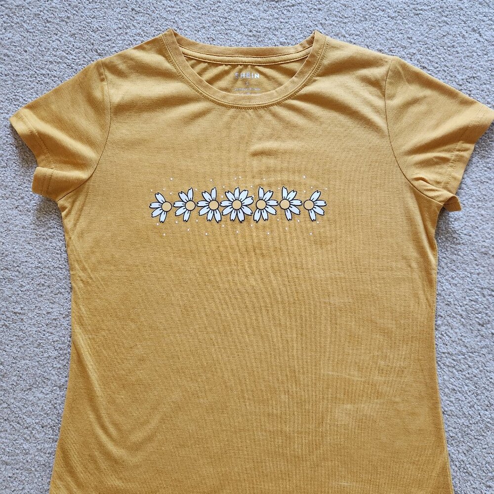 Shein Golden Yellow Daisy Shirt – Women’s Small